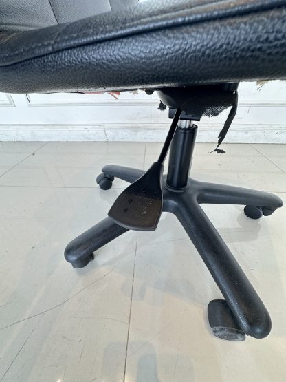 เก้าอี้สำนักงาน แบรนด์ MONO FURNITURE เบาะหนัง PU สีดำดึงดุม