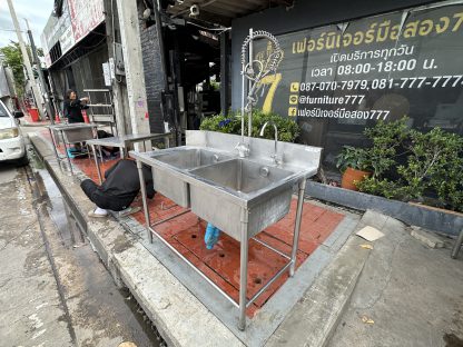 ซิงค์ล้างจานสแตนเลส 2 หลุม พร้อมก็อก 2 หัว ปลายขาปรับความสูงได้