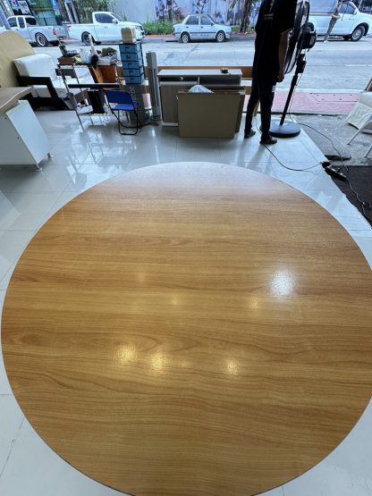 โต๊ะทานอาหาร ท็อปทรงกลมไม้ MDF สีส้ม ขาเหล็กสีดำ ( แบบที่ 1 )