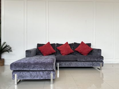 โซฟาแอล 3 ที่นั่ง เบาะผ้ากำมะหยี่สีม่วง หมอนอิงสีแดง
