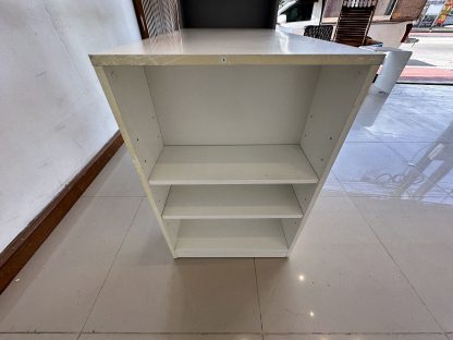 โต๊ะทำงาน พร้อมชั้นวางของในตัว โครงไม้ MDF สีขาว-สีเทาเข้ม