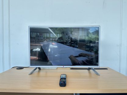 ทีวี ขนาด 32 นิ้ว แบรนด์ LG LED Smart TV รุ่น 32LB582T