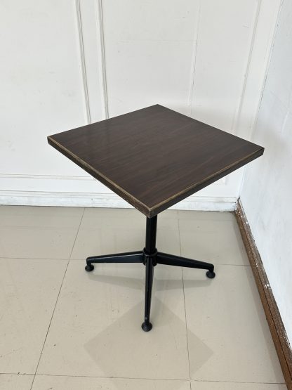 โต๊ะทานอาหาร ท็อปไม้จริงสีน้ำตาลลายไม้ โครงขาเหล็กสีดำ (ขนาดกว้าง 60 CM.)