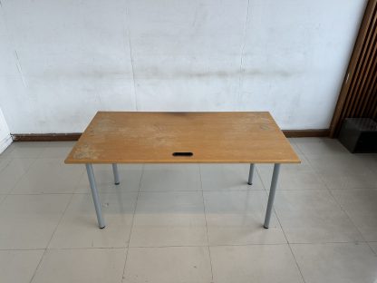 โต๊ะทำงาน แบรนด์ IKEA รุ่น ADILS ท็อปไม้ MDF สีบีชลายไม้