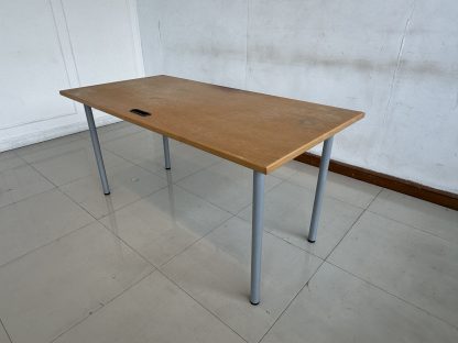 โต๊ะทำงาน แบรนด์ IKEA รุ่น ADILS ท็อปไม้ MDF สีบีชลายไม้