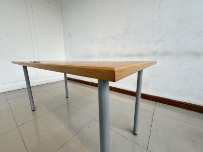โต๊ะทำงาน แบรนด์ IKEA รุ่น ADILS ท็อปไม้ MDF สีบีชลายไม้