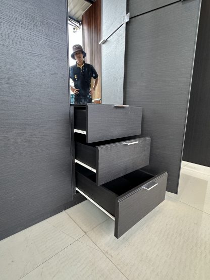 ตู้เสื้อผ้า แบรนด์ SB FURNITURE 4 บานเปิดทึบ 1 บานเปิดกระจกเงา