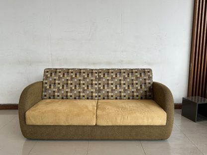 โซฟา 2 ที่นั่ง แบรนด์ MODERNFORM เบาะผ้าลายหนังกลับสีน้ำตาล