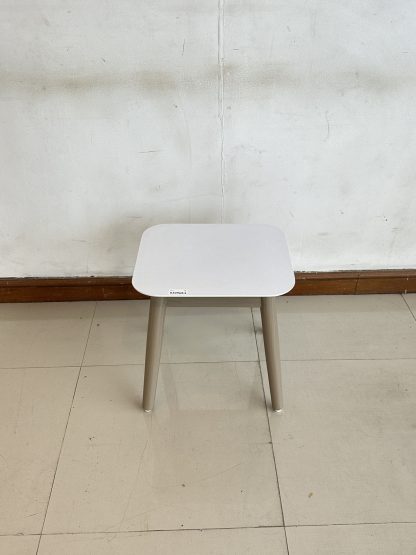 โต๊ะข้าง ท็อปสีขาว โครงไม้ MDF สีน้ำตาลลายไม้
