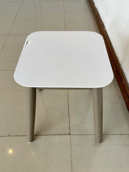 โต๊ะข้าง ท็อปสีขาว โครงไม้ MDF สีน้ำตาลลายไม้