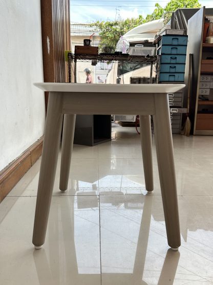 โต๊ะข้าง ท็อปสีขาว โครงไม้ MDF สีน้ำตาลลายไม้