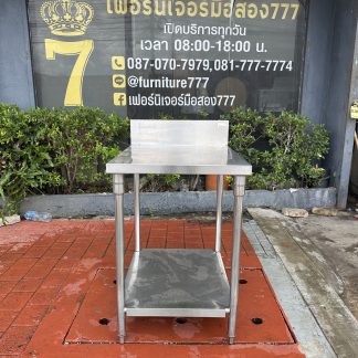 โต๊ะเตรียมสแตนเลสเกรด 304 ทั้งตัว มีชั้นวางด้านล่าง ขาปรับระดับได้