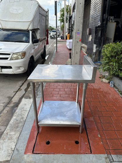 โต๊ะเตรียมสแตนเลสเกรด 304 มีชั้นวางด้านล่างขาปรับระดับได้ (ขนาดกว้าง 60 CM.)