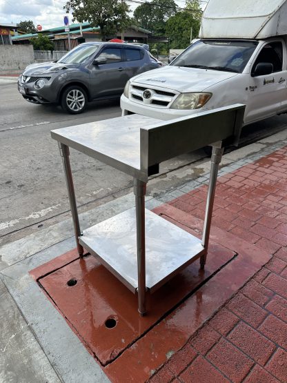 โต๊ะเตรียมสแตนเลสเกรด 304 มีชั้นวางด้านล่างขาปรับระดับได้ (ขนาดกว้าง 60 CM.)