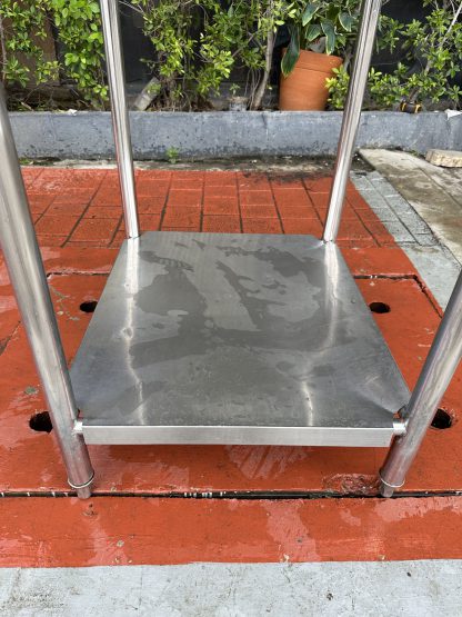 โต๊ะเตรียมสแตนเลสเกรด 304 มีชั้นวางด้านล่างขาปรับระดับได้ (ขนาดกว้าง 60 CM.)