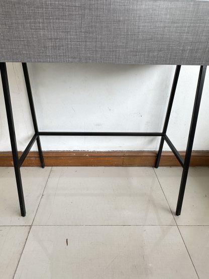 โต๊ะเครื่องแป้ง 1 ลิ้นชัก กระจกติดผนังทรงกลม โครงไม้ MDF สีเทา ขาเหล็กสีดำ (แบบที่ 1)