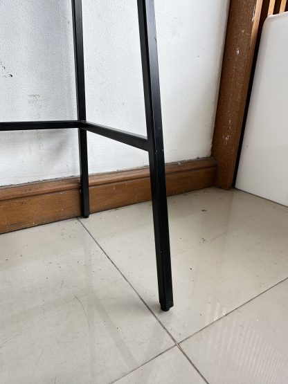 โต๊ะเครื่องแป้ง 1 ลิ้นชัก กระจกติดผนังทรงกลม โครงไม้ MDF สีเทา ขาเหล็กสีดำ (แบบที่ 1)
