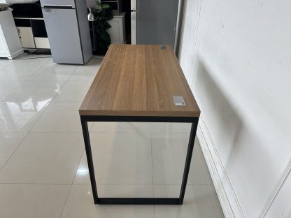 โต๊ะทำงาน แบรนด์ SB FURNITURE ท็อปไม้ MDF สีน้ำตาล