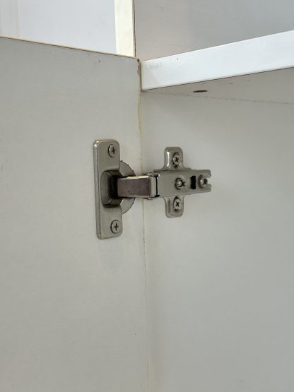 ตู้เก็บเอกสาร 2 บานเปิด 4 ชั้นวาง โครงไม้ MDF สีขาว