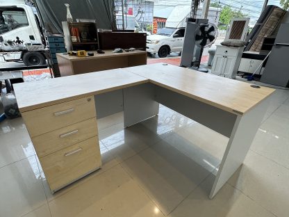 โต๊ะทำงานทรงแอล 3 ลิ้นชัก แบรนด์ LAMP OFFICE FURNITURE