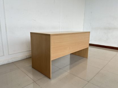 โต๊ะทำงาน โครงไม้ MDF สีน้ำตาลลายไม้