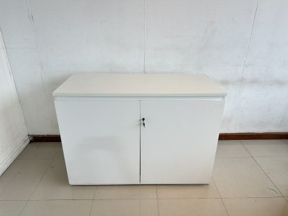 ตู้เก็บเอกสาร 2 บานเปิด 2 ชั้นวาง โครงไม้ MDF สีขาว