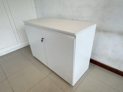ตู้เก็บเอกสาร 2 บานเปิด 2 ชั้นวาง โครงไม้ MDF สีขาว