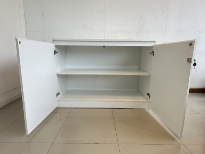ตู้เก็บเอกสาร 2 บานเปิด 2 ชั้นวาง โครงไม้ MDF สีขาว