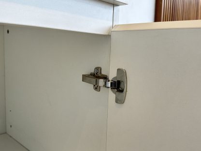ตู้เก็บเอกสาร 2 บานเปิด 2 ชั้นวาง โครงไม้ MDF สีขาว
