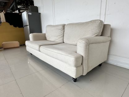 โซฟา 2 ที่นั่ง แบรนด์ LIFESTYLE SOFA เบาะผ้าสีครีม ถอดปลอกได้ โครงขาไม้จริงกลึงกลม
