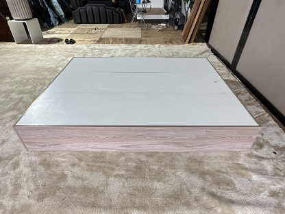 ฐานเตียง 5 ฟุต โครงไม้ MDF มีช่องเก็บของ 2 ช่อง คานไม้อัด แผ่นรองเตียงไม้อัด 3 แผ่น
