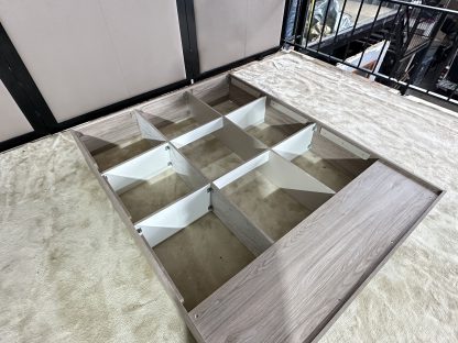 ฐานเตียง 5 ฟุต โครงไม้ MDF มีช่องเก็บของ 2 ช่อง คานไม้อัด แผ่นรองเตียงไม้อัด 3 แผ่น