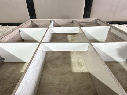ฐานเตียง 5 ฟุต โครงไม้ MDF มีช่องเก็บของ 2 ช่อง คานไม้อัด แผ่นรองเตียงไม้อัด 3 แผ่น