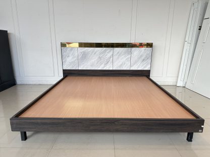 เตียง 6 ฟุต แบรนด์ SB FURNITURE หัวเตียงติดแผ่นสแตนเลสสีทอง
