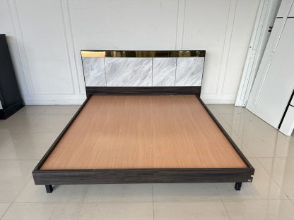 เตียง 6 ฟุต แบรนด์ SB FURNITURE หัวเตียงติดแผ่นสแตนเลสสีทอง