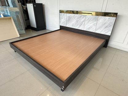 เตียง 6 ฟุต แบรนด์ SB FURNITURE หัวเตียงติดแผ่นสแตนเลสสีทอง