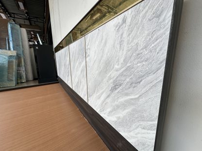 เตียง 6 ฟุต แบรนด์ SB FURNITURE หัวเตียงติดแผ่นสแตนเลสสีทอง