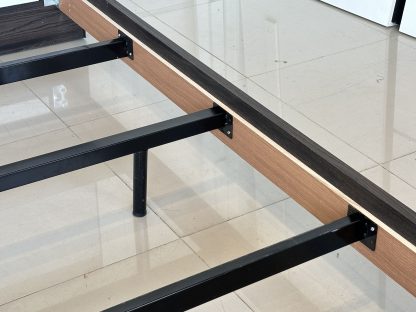 เตียง 6 ฟุต แบรนด์ SB FURNITURE หัวเตียงติดแผ่นสแตนเลสสีทอง