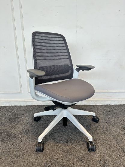 เก้าอี้สำนักงาน เพื่อสุขภาพ แบรนด์ Steelcase Ergonomic รุ่น Series 1