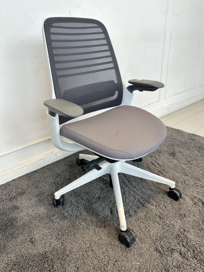 เก้าอี้สำนักงาน เพื่อสุขภาพ แบรนด์ Steelcase Ergonomic รุ่น Series 1