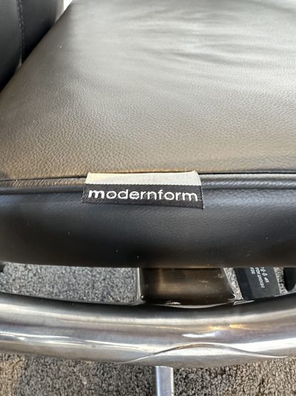 เก้าอี้สำนักงาน แบรนด์ MODERNFORM เบาะและพิงหลังหุ้มหนังแท้สีดำ