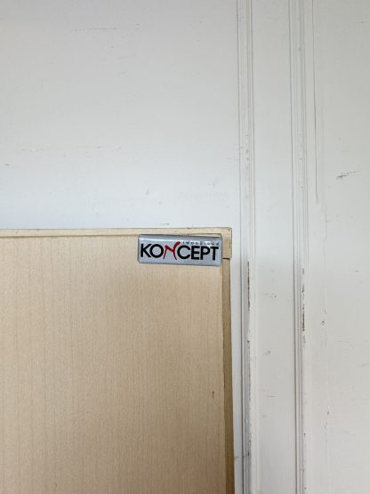 ตู้หนังสือ 3 บานเปิด แบรนด์ KONCEPT รุ่น Bieber