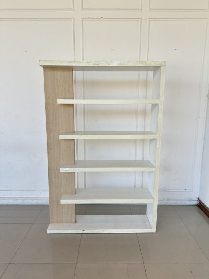 ตู้โชว์ ด้านข้างสีบีช โครงไม้ MDF สีขาว