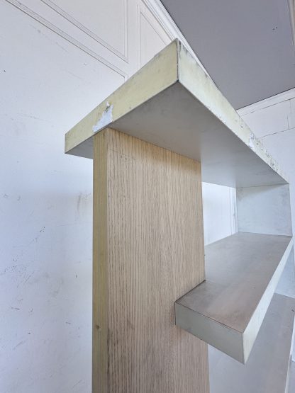 ตู้โชว์ ด้านข้างสีบีช โครงไม้ MDF สีขาว