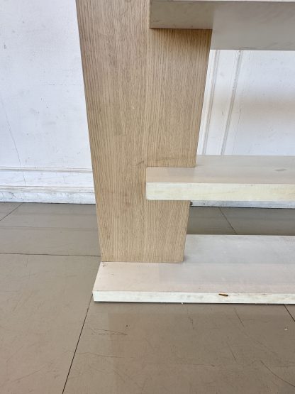ตู้โชว์ ด้านข้างสีบีช โครงไม้ MDF สีขาว
