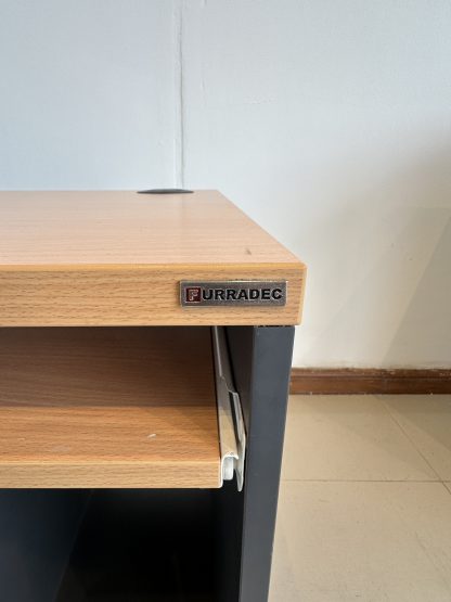 โต๊ะทำงาน แบรนด์ FURRADEC ท็อปสีบีชลายไม้