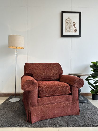 เก้าอี้อาร์มแชร์ แบรนด์ ETHAN ALLEN เบาะผ้าลายกำมะหยี่สีแดง