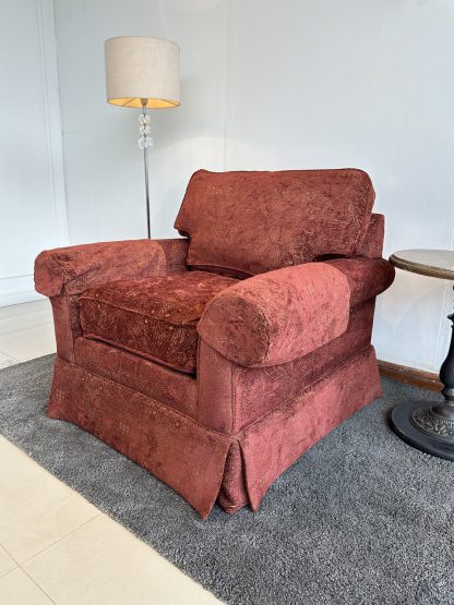 เก้าอี้อาร์มแชร์ แบรนด์ ETHAN ALLEN เบาะผ้าลายกำมะหยี่สีแดง