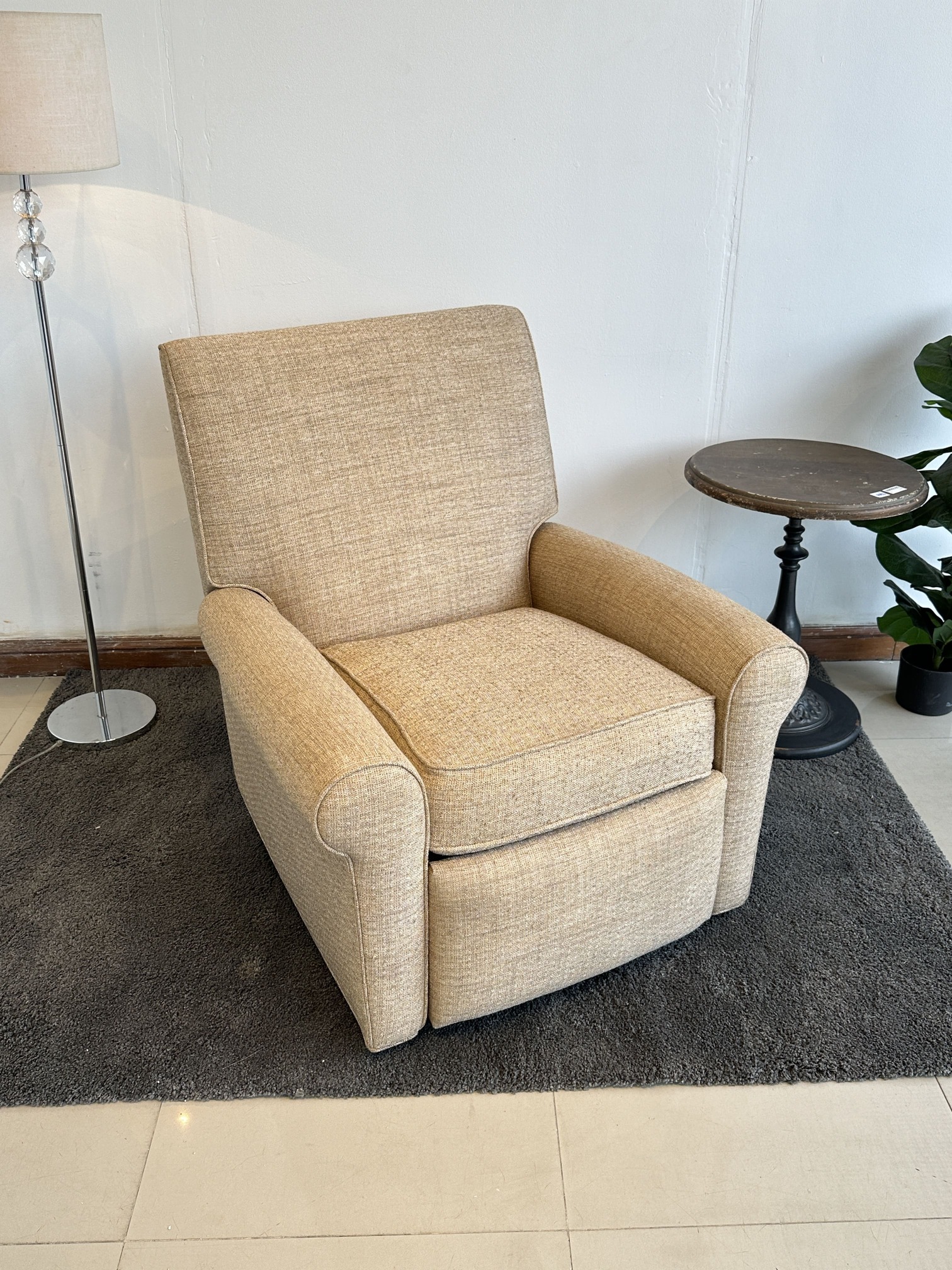 เก้าอี้อาร์มแชร์ ปรับเอนนอนได้ แบรนด์ ETHAN ALLEN เบาะผ้าสีน้ำตาล เก้าอี้อาร์มแชร์ ปรับเอนนอนได้ แบรนด์ ETHAN ALLEN เบาะผ้าสีน้ำตาล