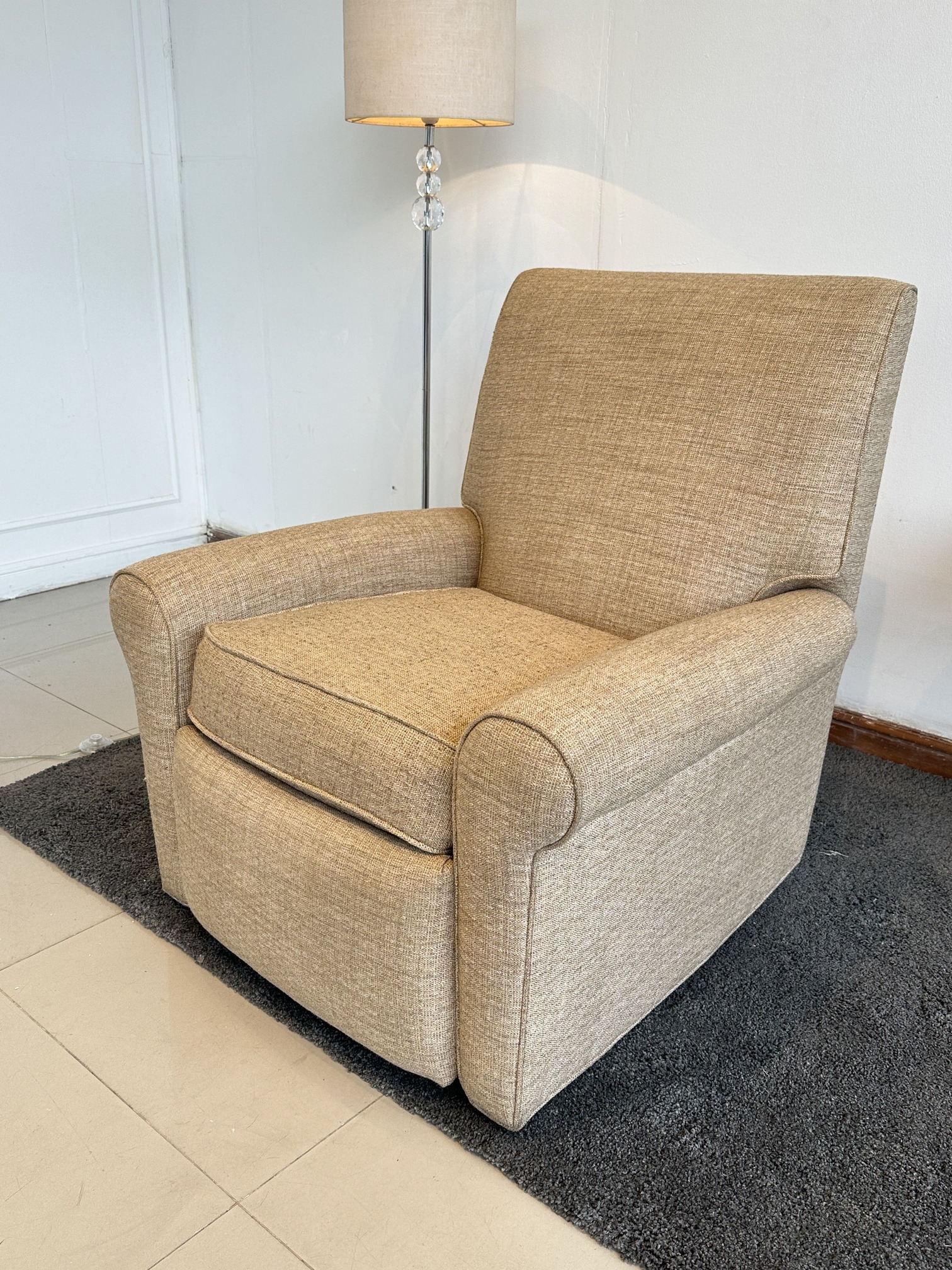 เก้าอี้อาร์มแชร์ ปรับเอนนอนได้ แบรนด์ ETHAN ALLEN เบาะผ้าสีน้ำตาล เก้าอี้อาร์มแชร์ ปรับเอนนอนได้ แบรนด์ ETHAN ALLEN เบาะผ้าสีน้ำตาล